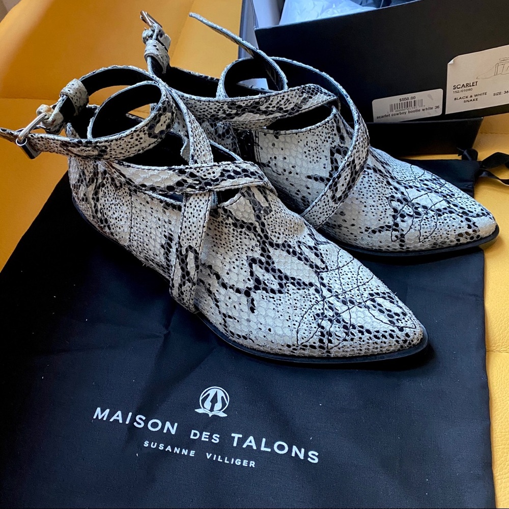🐍 NWT Maison Des Talons Snakeskin Booties 🐍